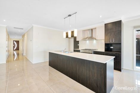 Property photo of 13 Howe Way Cranbourne East VIC 3977