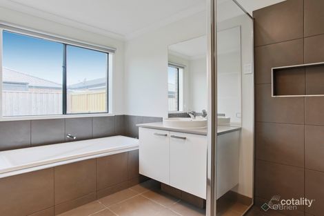 Property photo of 14 Burnett Way Clyde North VIC 3978