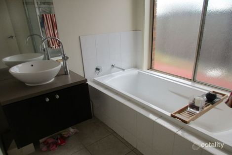 Property photo of 10 Dartmouth Chase Derrimut VIC 3026