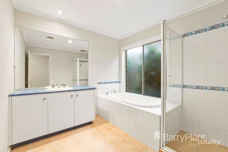 Property photo of 10 Paula Way Chirnside Park VIC 3116