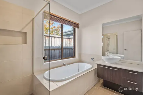 Property photo of 22 Mollison Drive Doreen VIC 3754