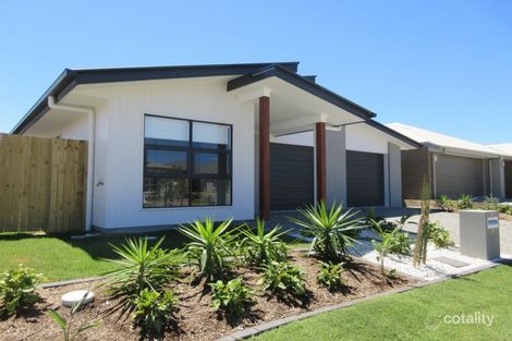 Property photo of 2/58 Milbrook Crescent Pimpama QLD 4209
