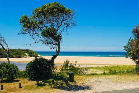 Property photo of 28 Bundella Avenue Lake Cathie NSW 2445