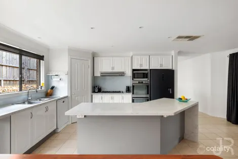 Property photo of 18 Lancaster Way Beaconsfield VIC 3807