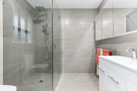 Property photo of 66 Edgbaston Circuit Berwick VIC 3806