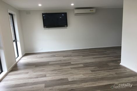Property photo of 28 Jarvis Crescent Dandenong North VIC 3175