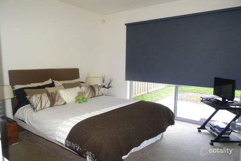 Property photo of 1/2 Barton Drive Sandhurst VIC 3977