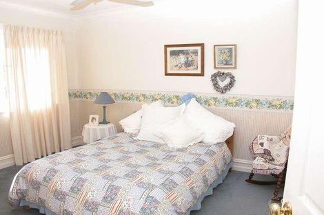 Property photo of 27 Tartarian Crescent Bomaderry NSW 2541
