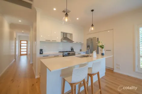 Property photo of 10 Hurford Place Forbes NSW 2871