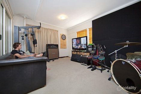 Property photo of 18 Lakedrive Crescent Marcoola QLD 4564