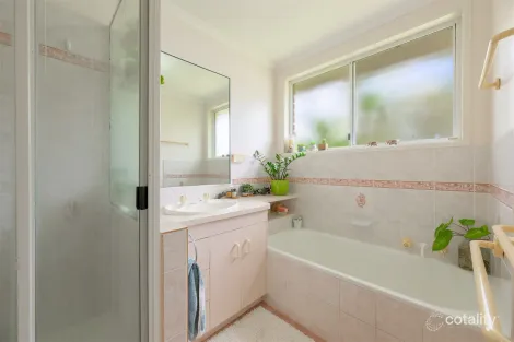 Property photo of 20 Curtis Avenue Boyne Island QLD 4680