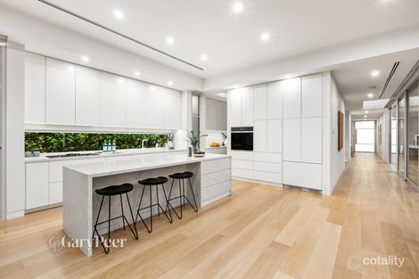 Property photo of 32 Kent Grove Caulfield North VIC 3161