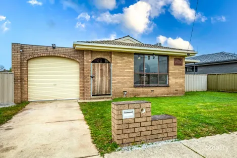 Property photo of 30 Mayfair Drive West Wodonga VIC 3690