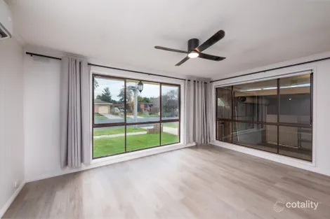 Property photo of 30 Mayfair Drive West Wodonga VIC 3690