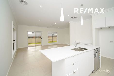 Property photo of 10 Devon Crescent Gobbagombalin NSW 2650