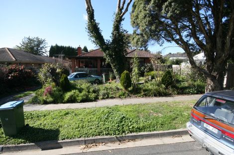 13 Peter St, Croydon South, VIC 3136