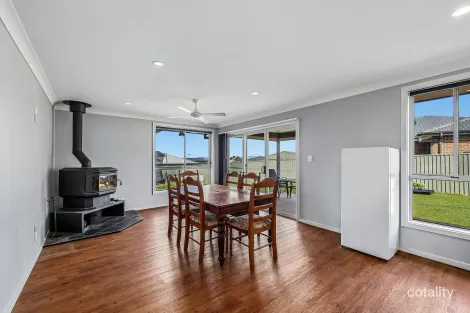 Property photo of 8 Knox Crescent Caerleon NSW 2850