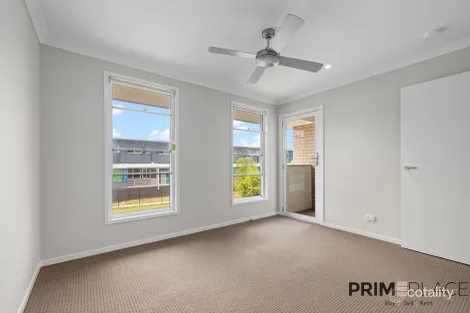 Property photo of 34 Dubai Circuit Spring Mountain QLD 4300