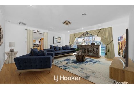 Property photo of 10 Strabane Way Hampton Park VIC 3976