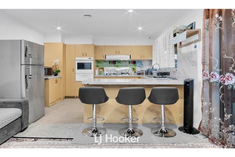 Property photo of 10 Strabane Way Hampton Park VIC 3976