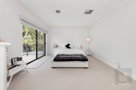 Property photo of 2 Blackbird Rise Avondale Heights VIC 3034