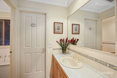 Property photo of 10 The Oaks Croydon VIC 3136