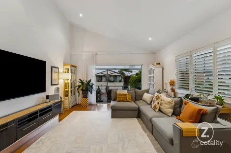 Property photo of 2/22 Eider Avenue Paradise Point QLD 4216