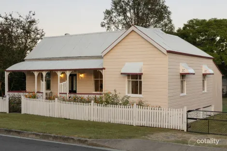 Property photo of 4 Lion Street Ipswich QLD 4305