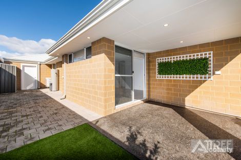 Property photo of 12 Carbeen View Piara Waters WA 6112
