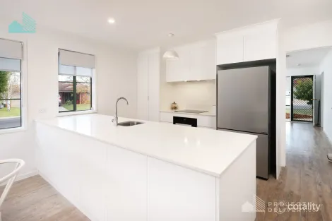 Property photo of 26 Jacob Crescent Glenroy NSW 2640