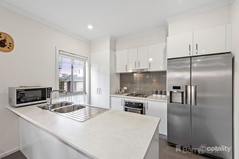 Property photo of 2 Apex Place Berwick VIC 3806
