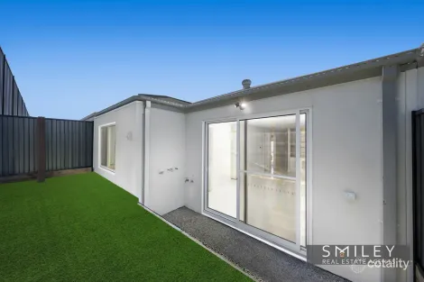 Property photo of 36 Lithic Road Craigieburn VIC 3064