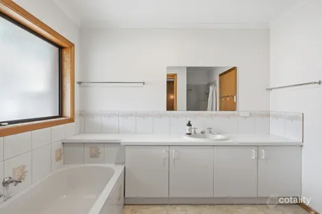 Property photo of 10 Ackerly Avenue Benalla VIC 3672