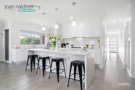 Property photo of 17 McSwiney Court Leneva VIC 3691