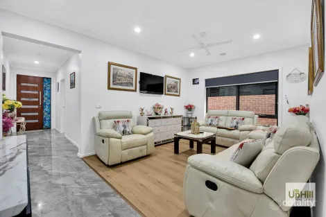 Property photo of 10 Gresall Street Clyde North VIC 3978