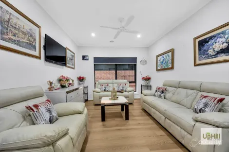 Property photo of 10 Gresall Street Clyde North VIC 3978