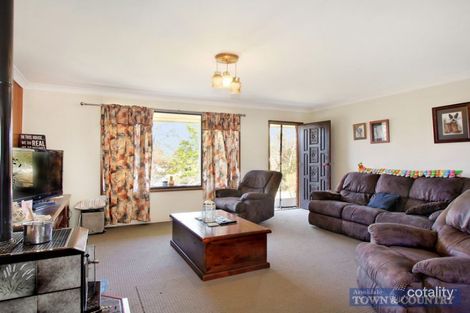 Property photo of 8 Hawthorne Close Armidale NSW 2350