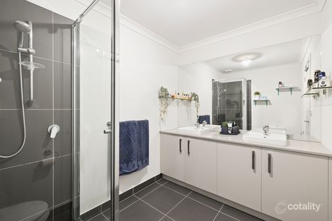 Property photo of 7 Mahara Walk Cranbourne West VIC 3977