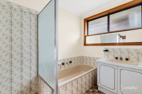 Property photo of 17 Manikato Court Mill Park VIC 3082