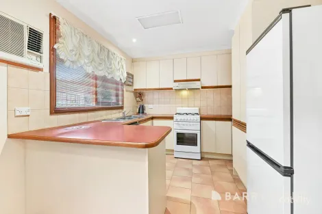 Property photo of 4 Andrew Court Pakenham VIC 3810