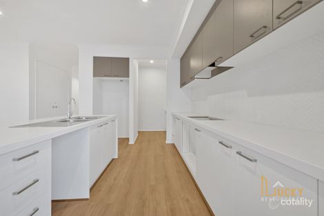 Property photo of 3 Bergamot Boulevard Mickleham VIC 3064