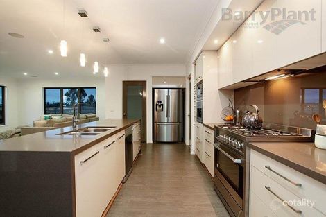 Property photo of 99 Lancefield Circuit Eynesbury VIC 3338