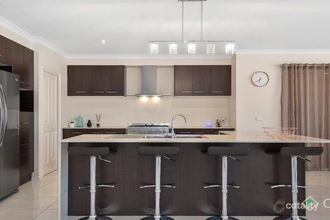 Property photo of 4 Chiswick Crescent Drouin VIC 3818