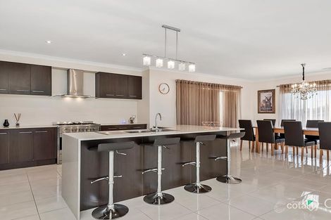 Property photo of 4 Chiswick Crescent Drouin VIC 3818