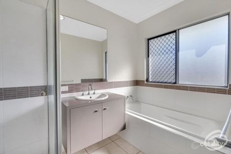 Property photo of 2 Oakville Parade Trinity Park QLD 4879