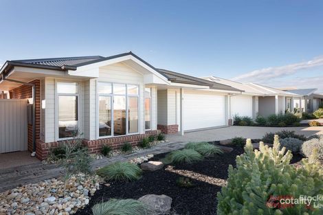 8 Shoalhaven Rd, Cowes, VIC 3922