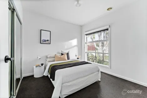 Property photo of 32 Heather Avenue Brooklyn VIC 3012