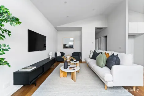 Property photo of 32 Heather Avenue Brooklyn VIC 3012