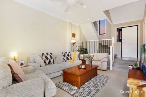 Property photo of 2/13 Hillcrest Street Wollongong NSW 2500