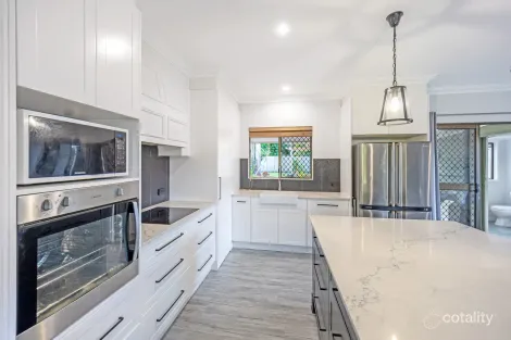Property photo of 6 Garden Drive Urangan QLD 4655